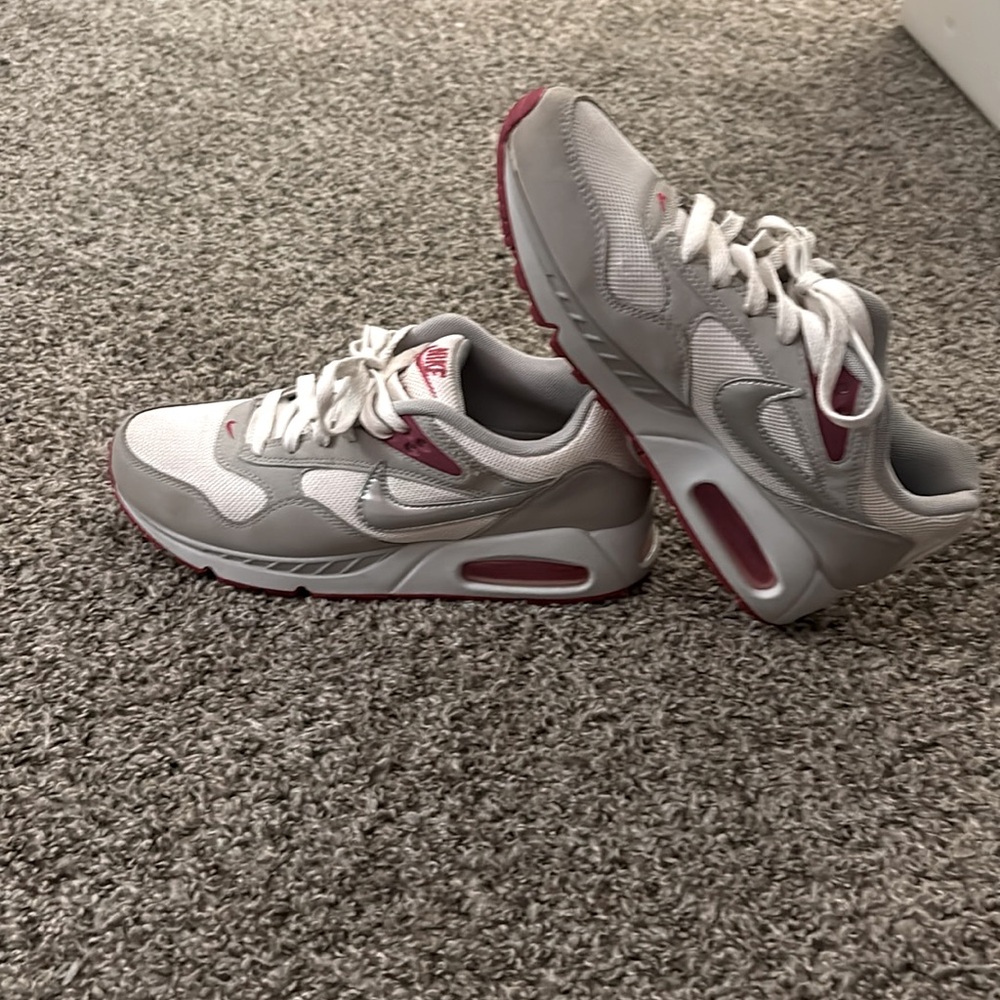 Nike Gray and Pink Sneakers with Modern Comfort